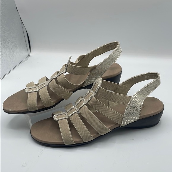 Munro American Taupe Strappy Sandals, size 7 1/2 - Picture 5 of 8